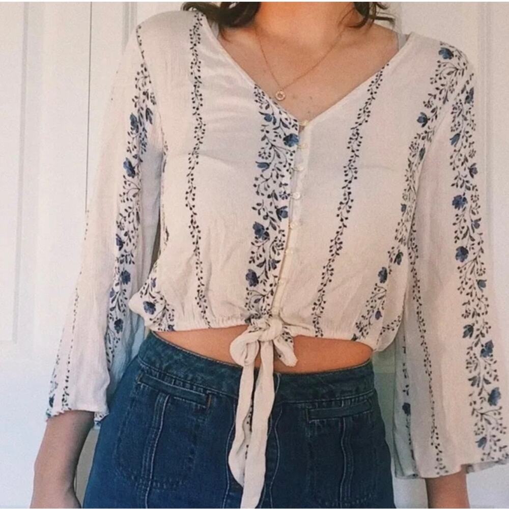 American Eagle Outfitters Floral Front-Tie Button-Down Crop Blouse size L